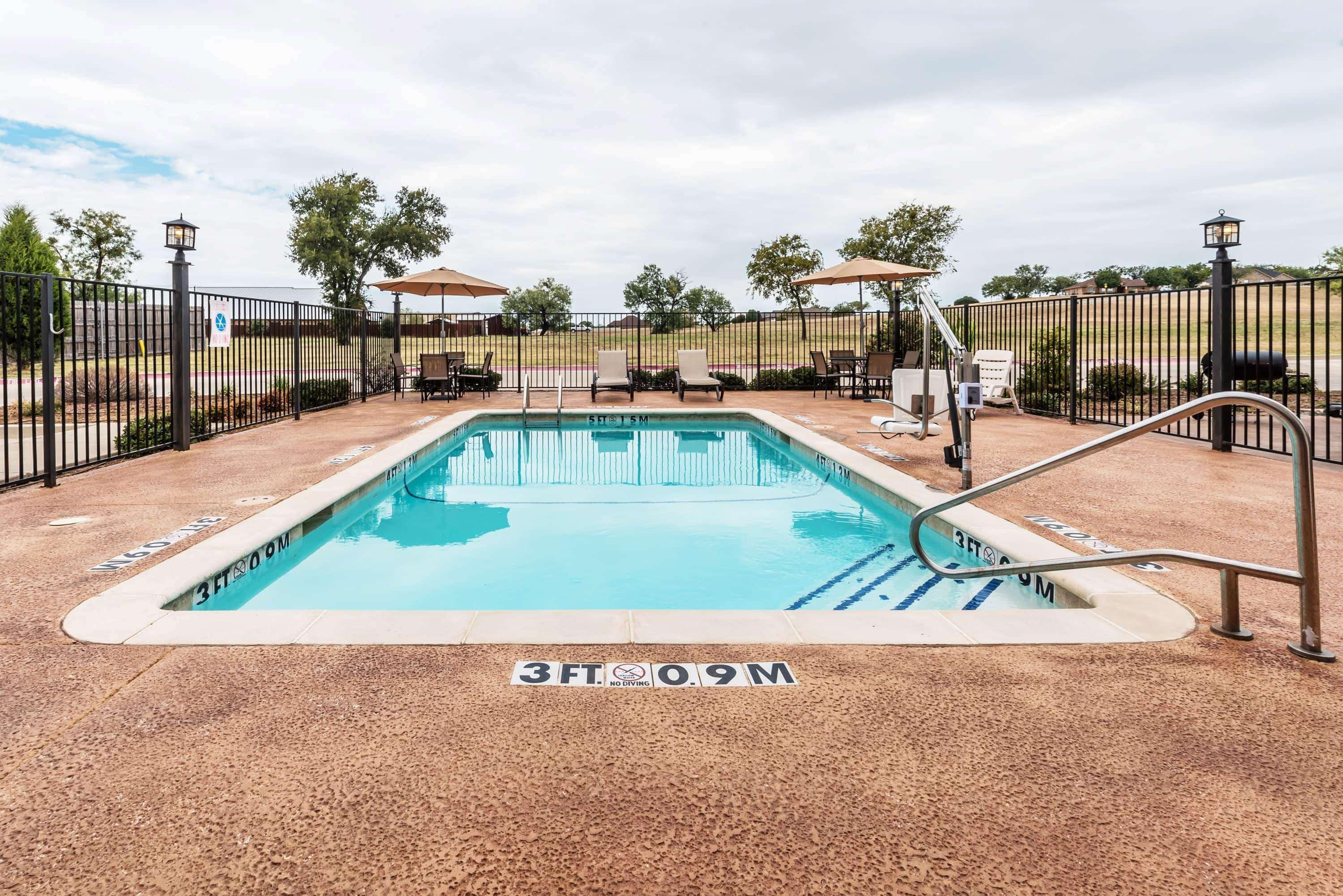 Days Inn & Suites By Wyndham Mineral Wells Eksteriør billede