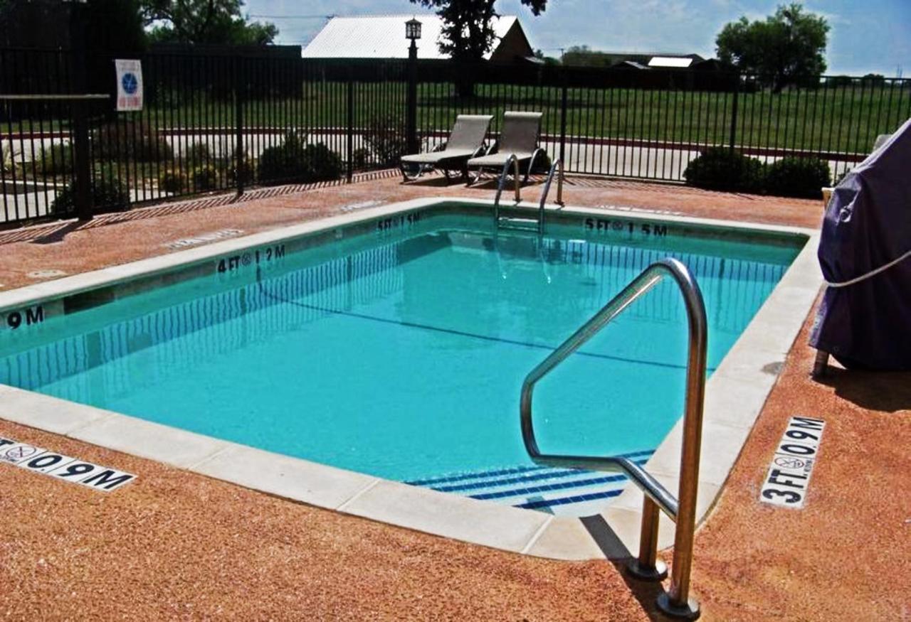 Days Inn & Suites By Wyndham Mineral Wells Eksteriør billede